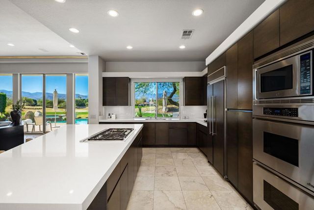 196 Loch Lomond Road, Rancho Mirage, CA 92270