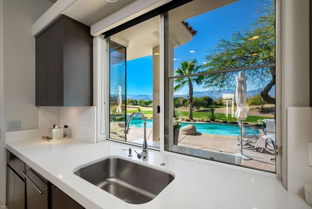 196 Loch Lomond Road, Rancho Mirage, CA 92270