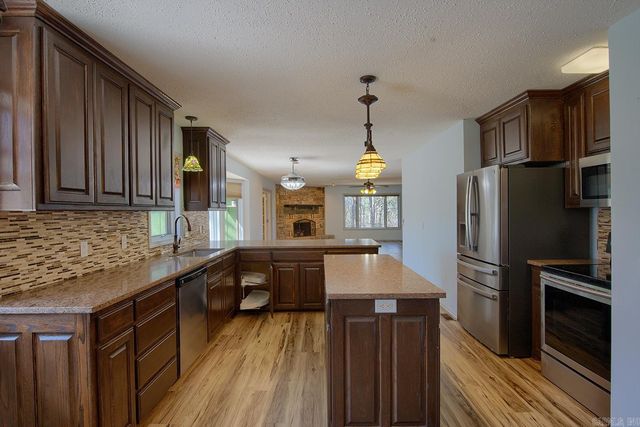 27 Murcia Way, Hot Springs Village, AR 71909