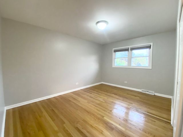112 E 160th Place, South Holland, IL 60473