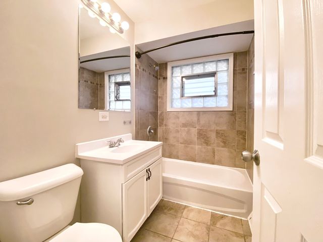 112 E 160th Place, South Holland, IL 60473
