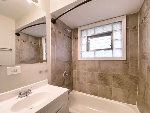112 E 160th Place, South Holland, IL 60473