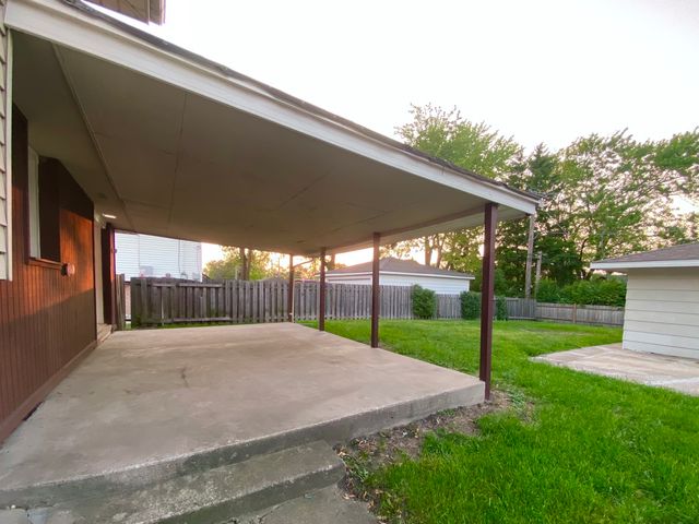 112 E 160th Place, South Holland, IL 60473