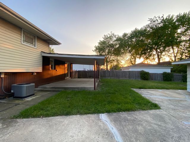 112 E 160th Place, South Holland, IL 60473