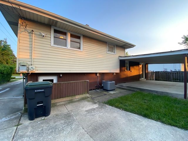 112 E 160th Place, South Holland, IL 60473