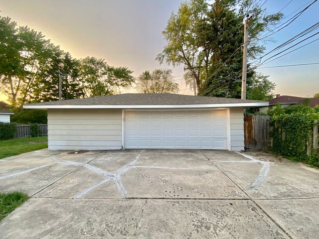 112 E 160th Place, South Holland, IL 60473