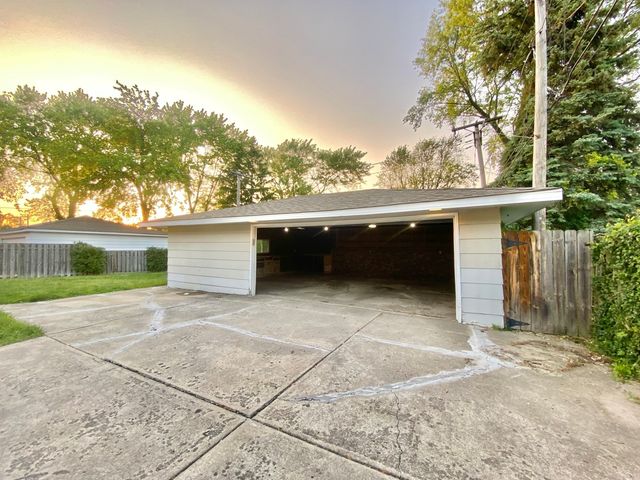 112 E 160th Place, South Holland, IL 60473