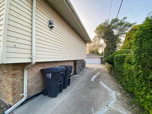 112 E 160th Place, South Holland, IL 60473