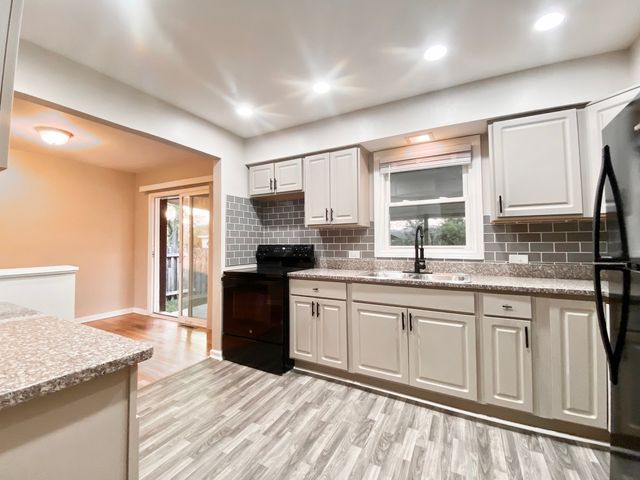 112 E 160th Place, South Holland, IL 60473