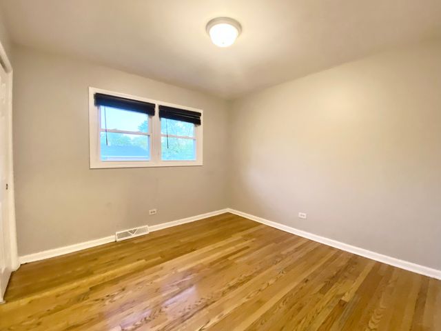 112 E 160th Place, South Holland, IL 60473