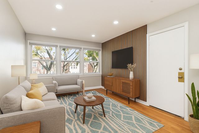 2645 W Gregory Street 2W, Chicago, IL 60625