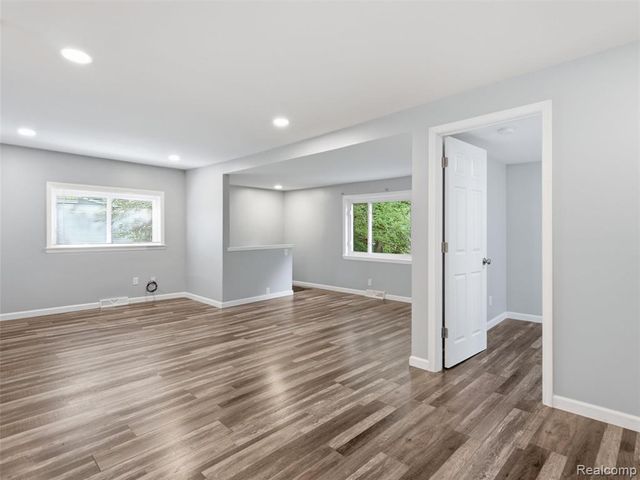 592 Overlook Street, White Lake, MI 48386