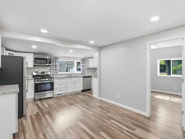 592 Overlook Street, White Lake, MI 48386