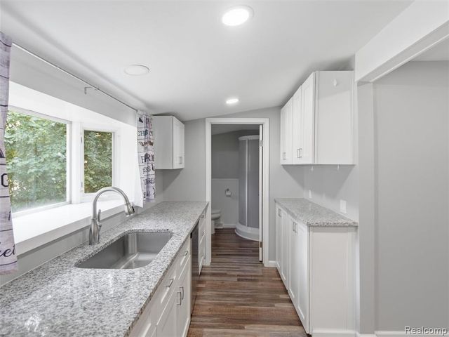 592 Overlook Street, White Lake, MI 48386