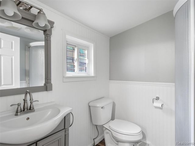 592 Overlook Street, White Lake, MI 48386