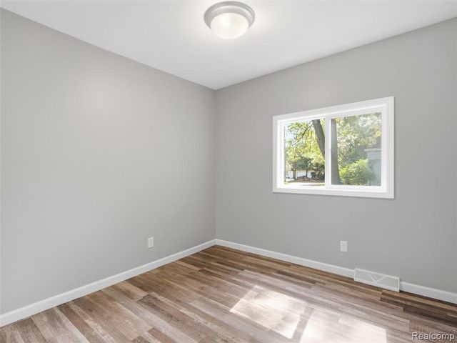 592 Overlook Street, White Lake, MI 48386