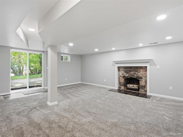 592 Overlook Street, White Lake, MI 48386