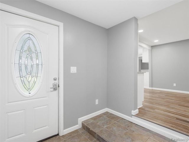 592 Overlook Street, White Lake, MI 48386
