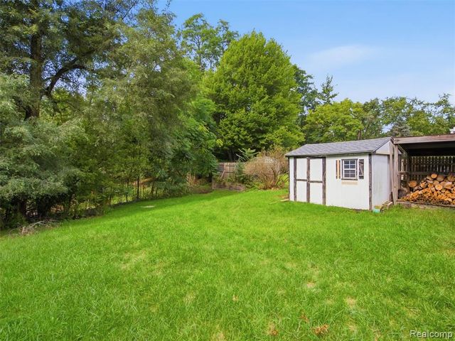 592 Overlook Street, White Lake, MI 48386