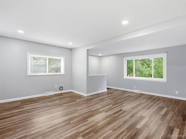 592 Overlook Street, White Lake, MI 48386