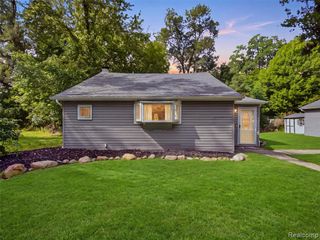 592 Overlook Street, White Lake, MI 48386