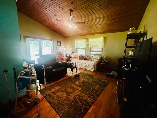 2668 Upper Teges Road, Manchester, KY 40962