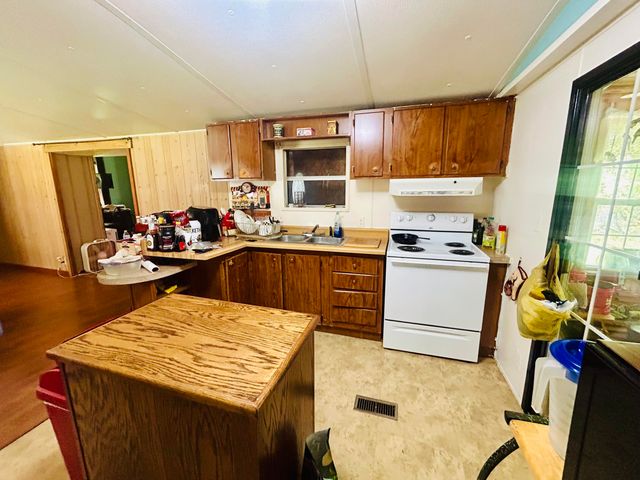 2668 Upper Teges Road, Manchester, KY 40962