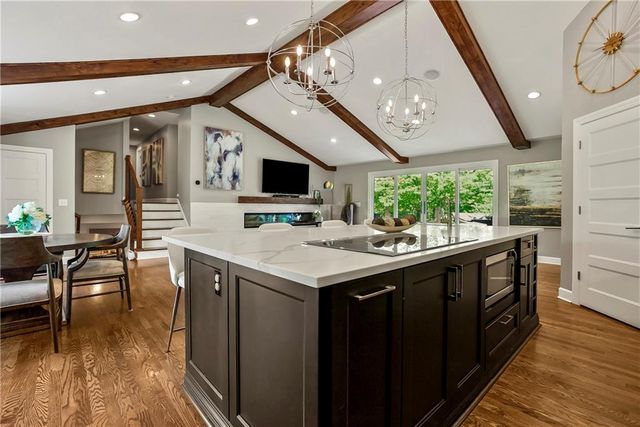 2724 W 63rd Street, Mission Hills, KS 66208