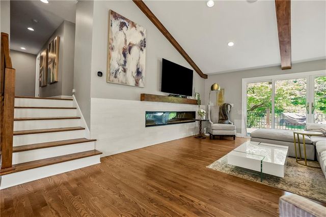 2724 W 63rd Street, Mission Hills, KS 66208