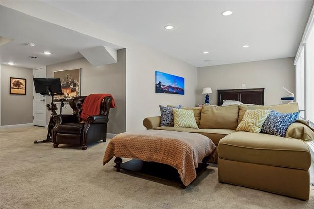 2724 W 63rd Street, Mission Hills, KS 66208