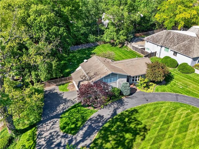 2724 W 63rd Street, Mission Hills, KS 66208