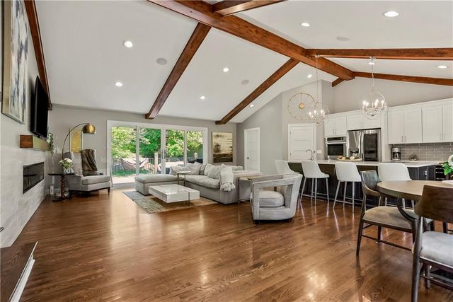 2724 W 63rd Street, Mission Hills, KS 66208