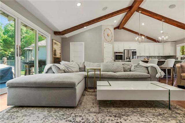 2724 W 63rd Street, Mission Hills, KS 66208