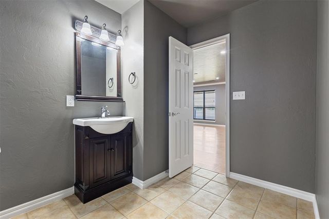 4613 Southcreek Road, Oklahoma City, OK 73165
