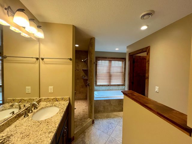 2915 Lake Vista Drive NW, Rochester, MN 55901