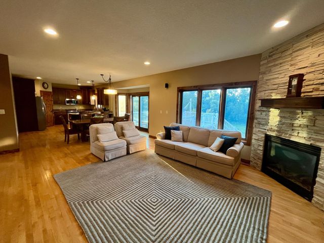 2915 Lake Vista Drive NW, Rochester, MN 55901