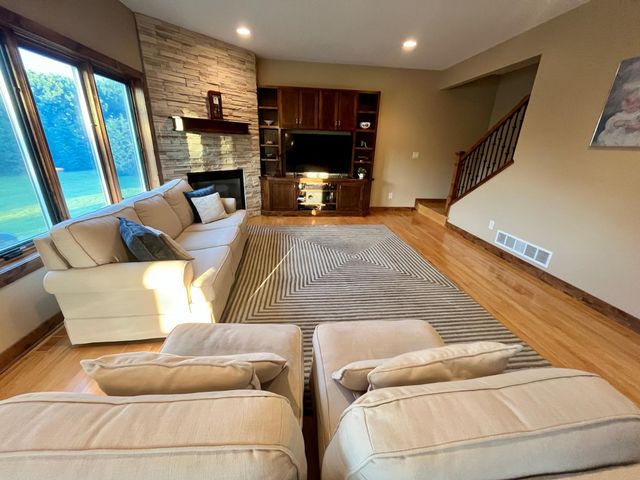2915 Lake Vista Drive NW, Rochester, MN 55901