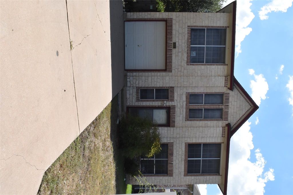 911 Tayside DR, Pflugerville, TX 78660