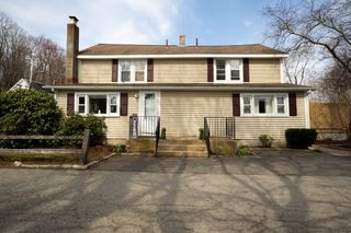 85 W Main St, Millbury, MA 01527