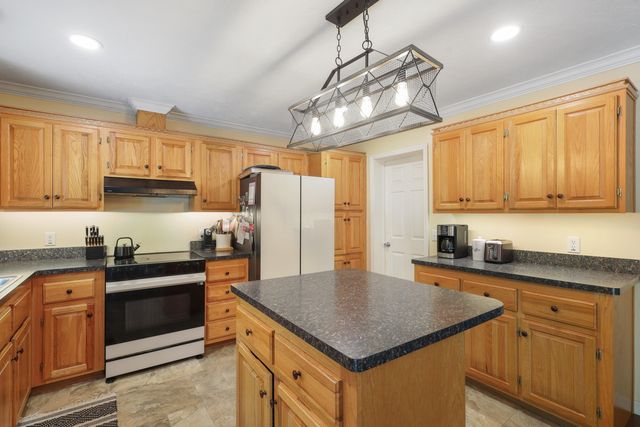 11803 Hoffman Road, Three Rivers, MI 49093