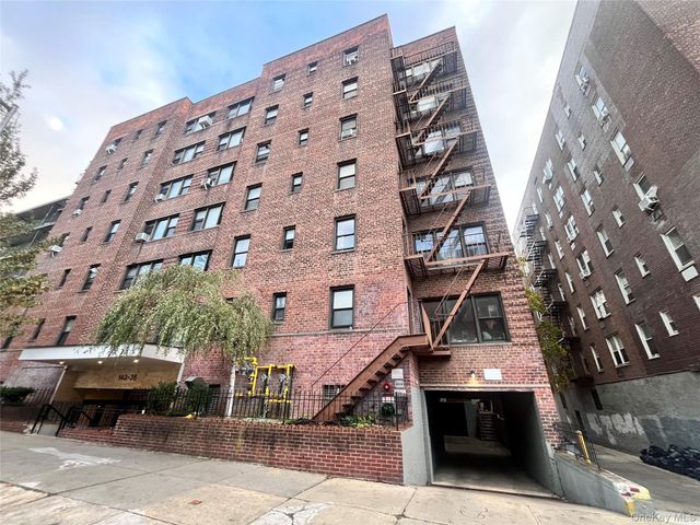 143-36 Barclay Ave 6C, Flushing, NY 11355