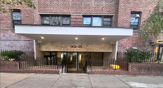 143-36 Barclay Ave 6C, Flushing, NY 11355