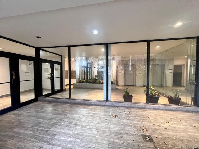 143-36 Barclay Ave 6C, Flushing, NY 11355