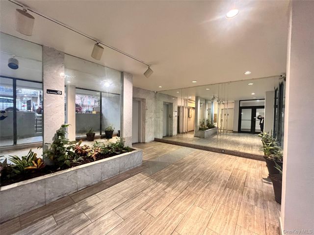 143-36 Barclay Ave 6C, Flushing, NY 11355