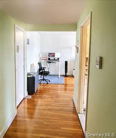 143-36 Barclay Ave 6C, Flushing, NY 11355