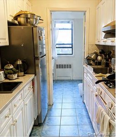 143-36 Barclay Ave 6C, Flushing, NY 11355