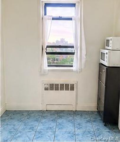 143-36 Barclay Ave 6C, Flushing, NY 11355
