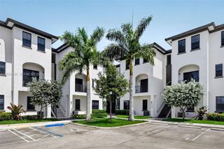 15650 SW 136th St 212, Miami, FL 33196