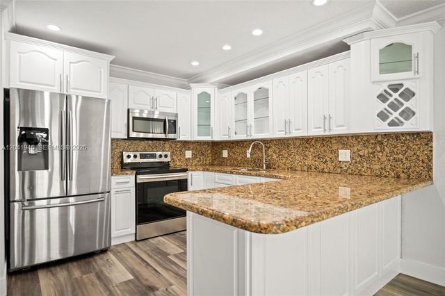 6832 W 2nd Ct, Hialeah, FL 33014