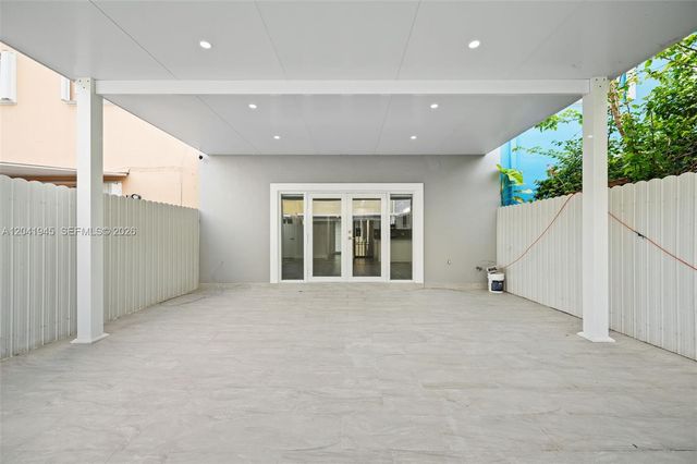 6832 W 2nd Ct, Hialeah, FL 33014